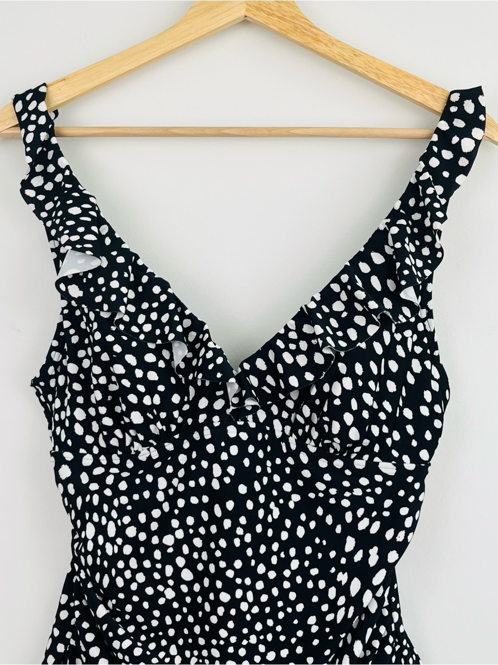 DKNY black & white ruffle trimmed modest 1 piece swimsuit, size 10. - Picture 3 of 8
